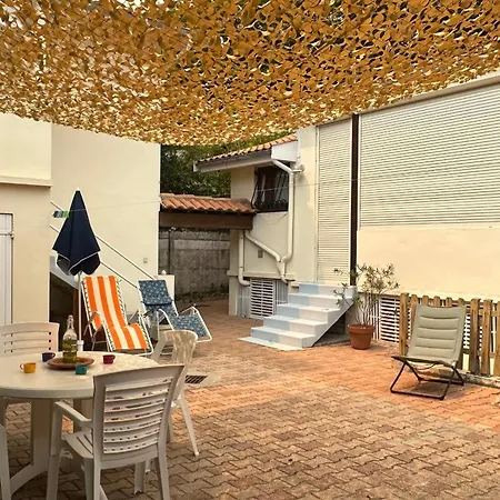 House Near The With Terrace And Parking Vakantiehuis